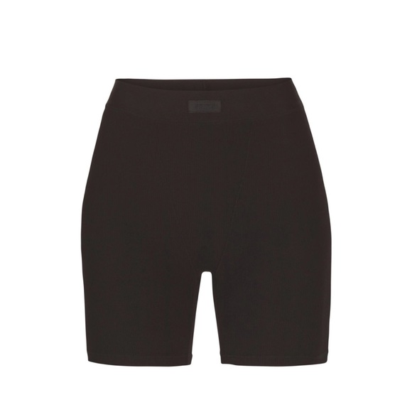 Skims Soft Lounge Tank & Boxer Set - Picture 3 of 5